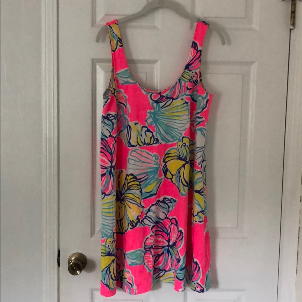 EUC Lily Pulitzer Size M Bright Pink - SeaShell